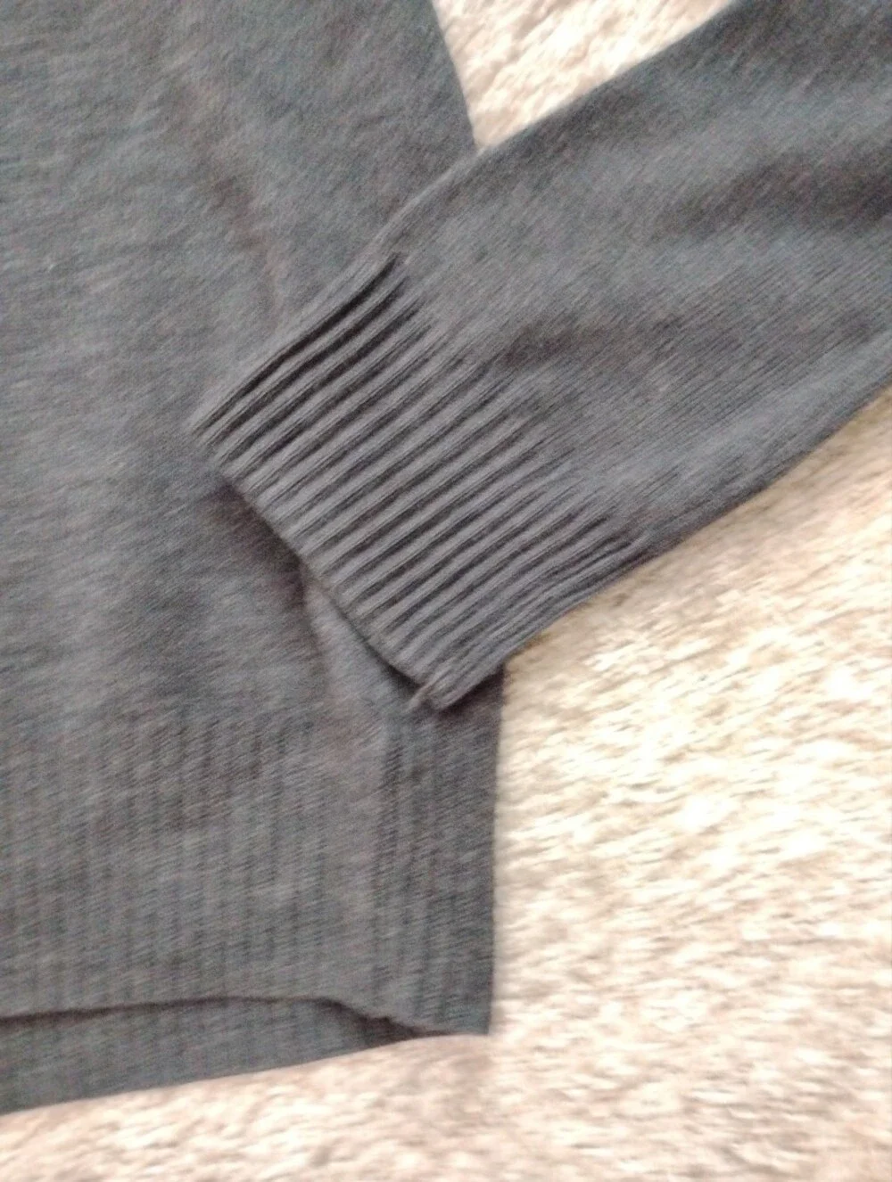 Theory Dark Grey V-Neck Wool Sweater Sz L